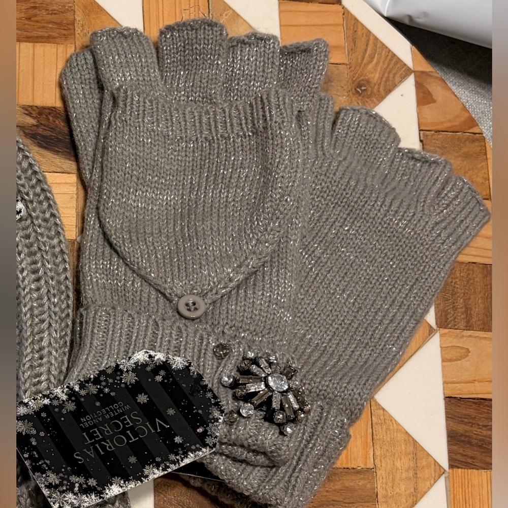 Victoria’s Secret Fingerless Convert. Gloves-Winter Angel Collection-Grey NWT